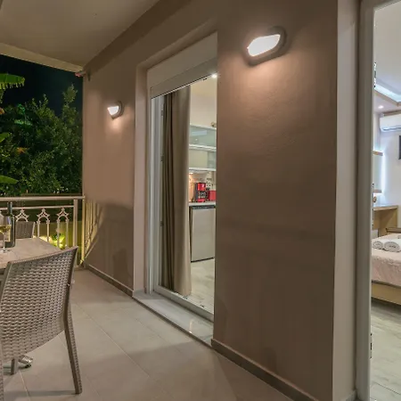 Nikos & Maria * Лаганас