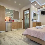 Nikos & Maria Apartman *