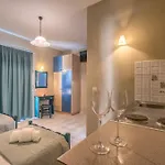 Nikos & Maria Apartman *
