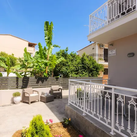 Nikos & Maria ラガナス