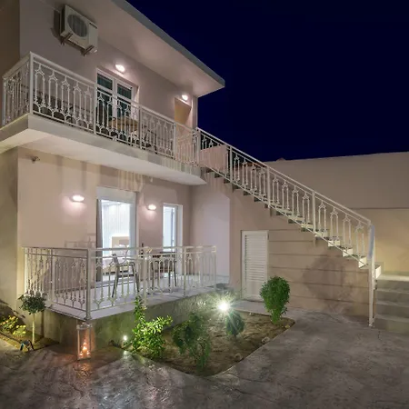 Apartament Nikos & Maria *