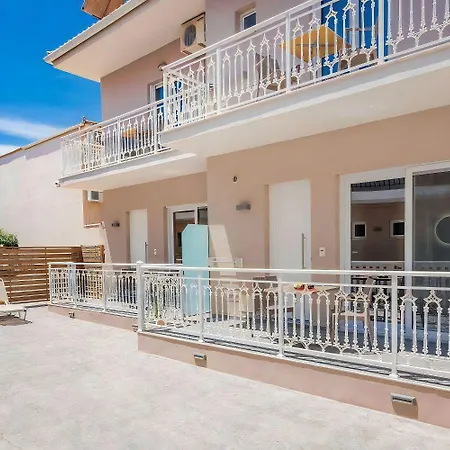 Nikos & Maria アパート