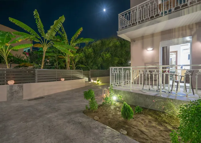 Nikos & Maria Apartmán *